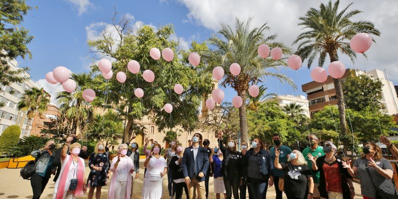 Torrevieja celebra el Día Mundial de la lucha contra el cáncer de mama