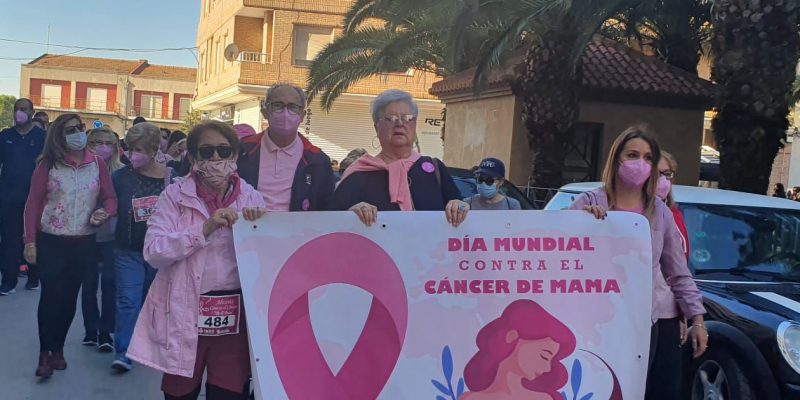 El color rosa inunda las calles de Redován contra el cáncer de mama