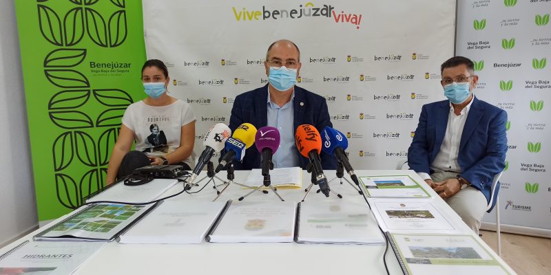 Miguel López cede la alcaldía de Benejúzar a Rosa García "con las cuentas saneadas"