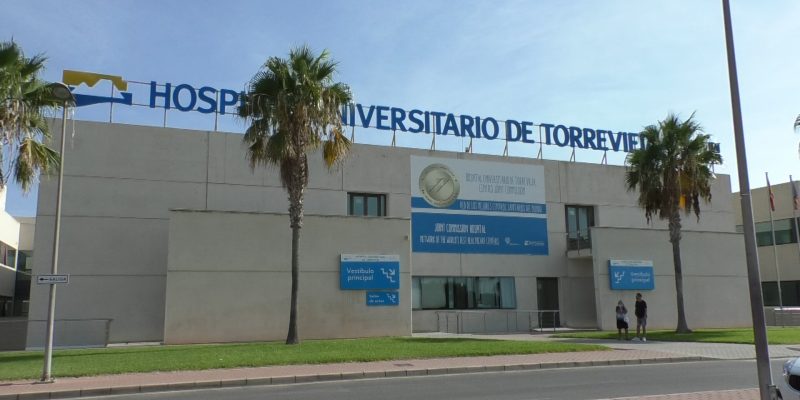 Los Sindicatos del Hospital de Torrevieja denuncian recortes previos a la reversión