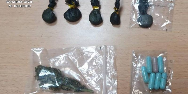 Detienen a una joven cerca de una discoteca en Almoradí por tráfico de drogas