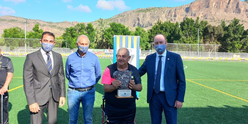 Orihuela rinde homenaje a 'El Polín' y pone su nombre al campo de fútbol de Las Espeñetas