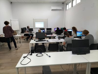 Guardamar pone en marcha 'Curso Competencias Digitales +45'