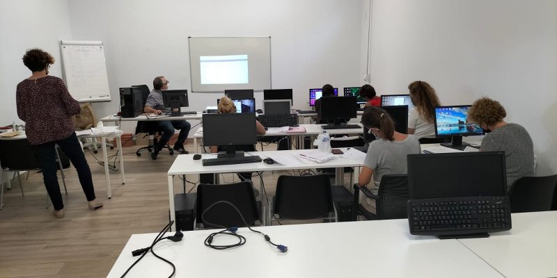 Guardamar pone en marcha 'Curso Competencias Digitales +45'