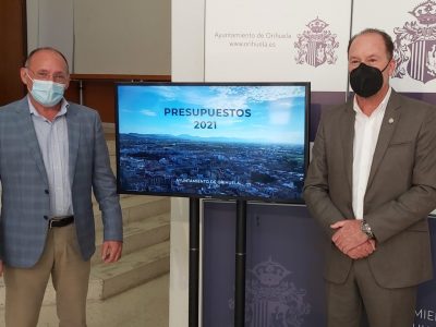 El alcalde de Orihuela ha presentado, junto al concejal de Hacienda, el poyecto de presupuestos de 2021 que se llevará a Junta de Gobierno y que asciende a 111.499.505,51 euros con una mayor atención a los ciudadanos desfavorecidos