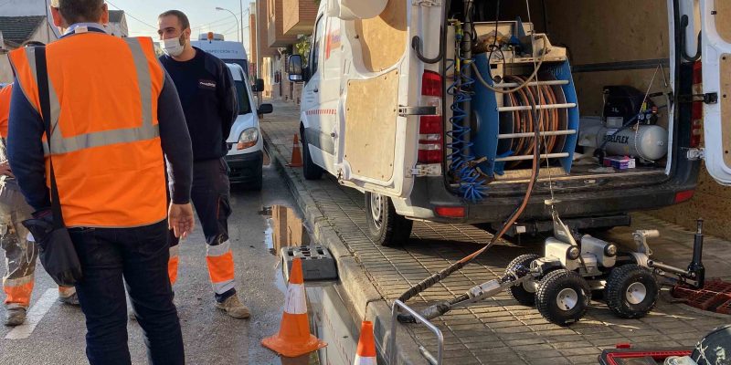 Orihuela incorpora un robot fresador para la reparación de colectores de pluviales
