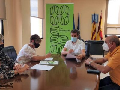 ADIS firma un convenio con Los Montesinos para la impieza de zonas verdes
