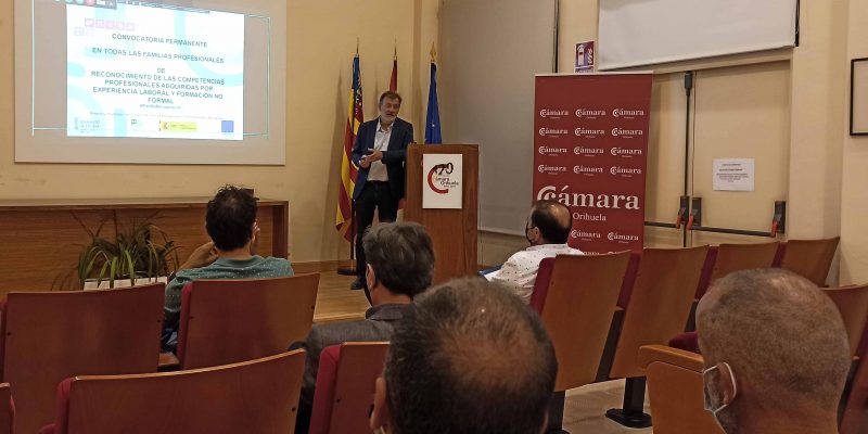 Cámara Orihuela informa sobre la eficiencia energética y medioambiental en empresas
