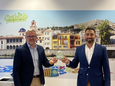 Orihuela recibe el galardón Iglú Verde de Ecovidrio