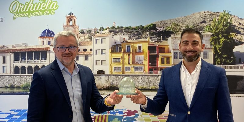 Orihuela recibe el galardón Iglú Verde de Ecovidrio
