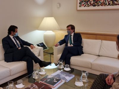 El alcalde de Torrevieja se reúne con el de Madrid en el Palacio de Cibeles