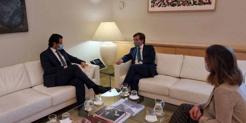 El alcalde de Torrevieja se reúne con el de Madrid en el Palacio de Cibeles