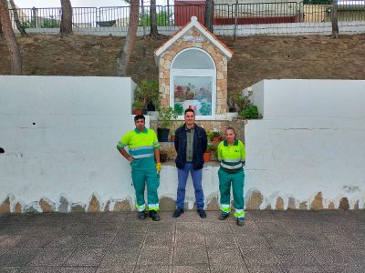 Bigastro contrata a tres usuarios de ADIS para el equipo de limpieza