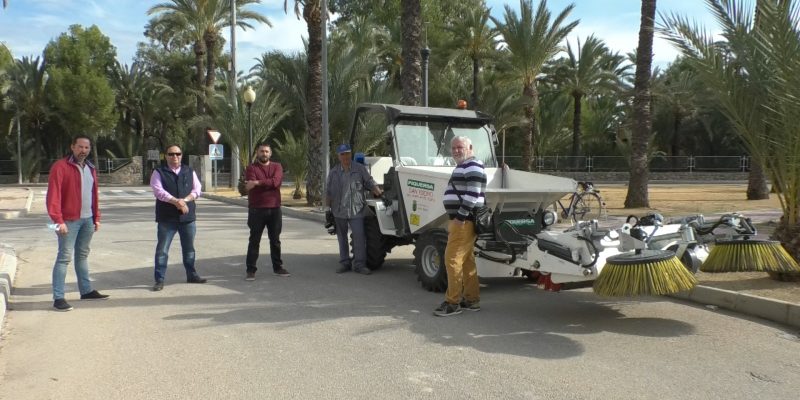 El Ayuntamiento de San Isidro adquiere una nueva barredora