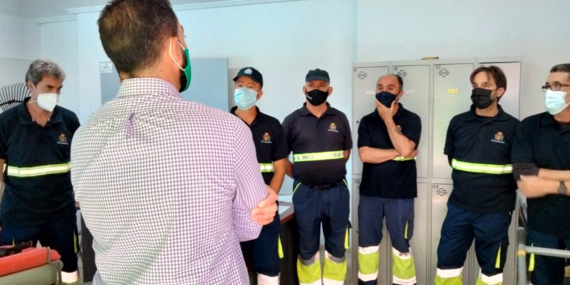 Trece nuevos operarios prestan servicio de limpieza viaria en Orihuela