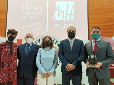 La UMH premia al Ayuntamiento de Orihuela por la recuperación del Palmeral