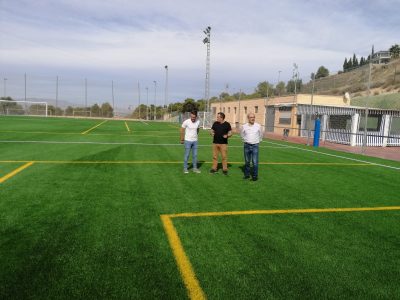 Rojales renueva el césped de uno de sus tres campos de fútbol