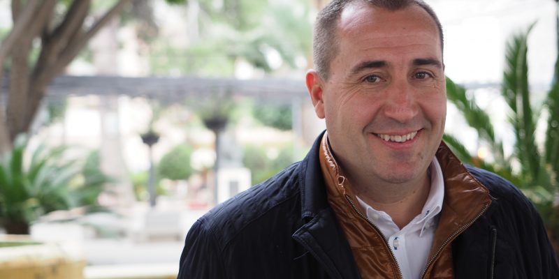 Antonio José Bernabeu renueva los avales para optar a la presidencia del PP de Cox