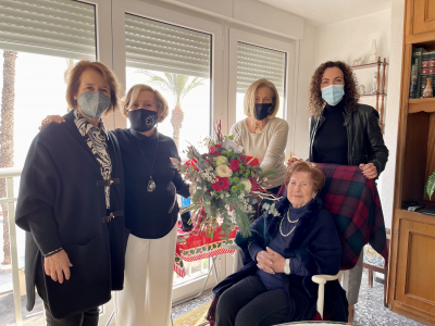 El Ayuntamiento de Torrevieja felicita a Ascensión Jara Aparcio en su 100 cumpleaños