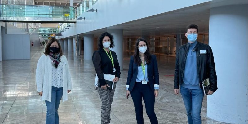 Orihuela lleva la exposición sobre Miguel Hernández al aueropuerto de Alicante