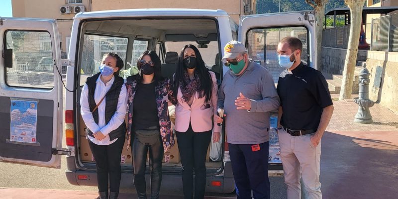 Orihuela y Redován entregan el material de la campaña solidaria del colegio San José Obrero