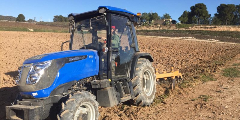 La Unió denuncia desatención del Consell en las ITV móviles de maquinaria agrícola