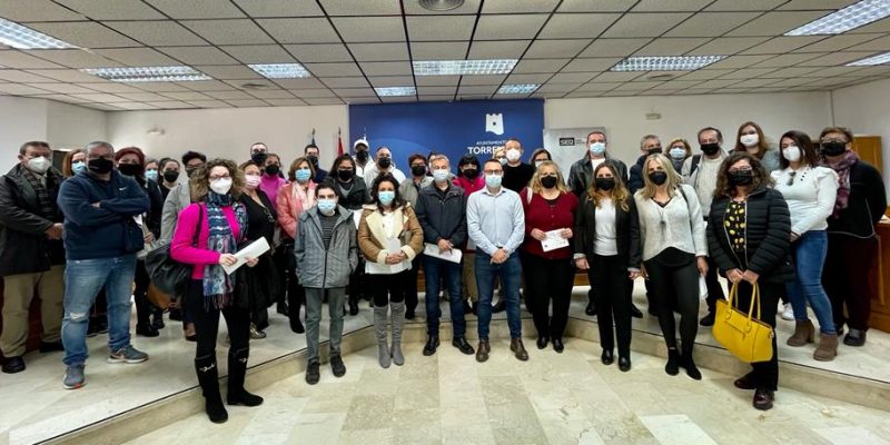 Comienzan a trabajar en Torrevieja 38 desempleados en departamentos municipales