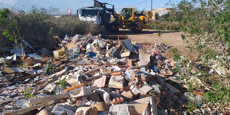 Torrevieja retira 260 toneladas de escombros esta última semana