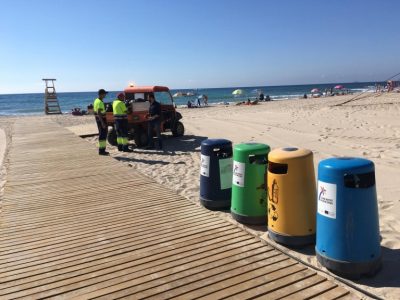 Orihuela pone en marcha el servicio de refuerzo de limpieza en sus playas