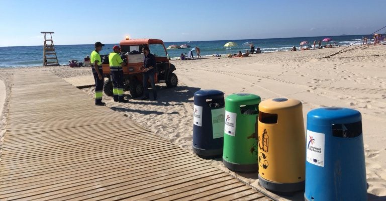Orihuela pone en marcha el servicio de refuerzo de limpieza en sus playas