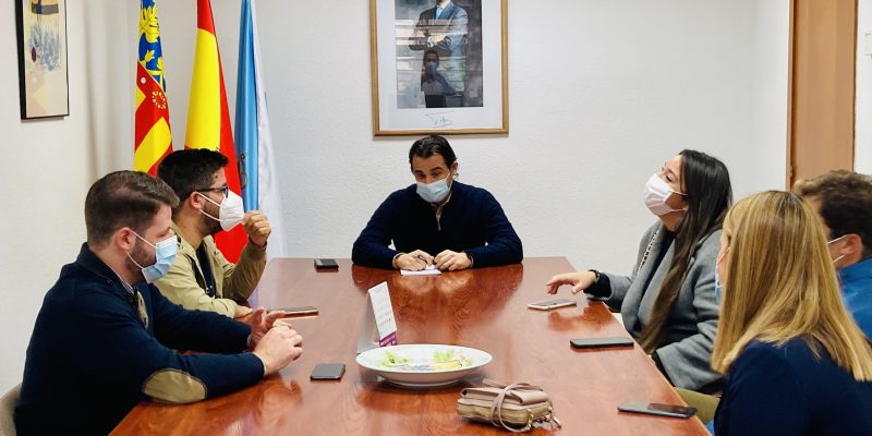El alcalde de Torrevieja se reúne con el comité de empresa del Hospital
