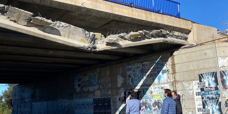 Torrevieja corta la CV-95 a su paso por el puente de la N-332