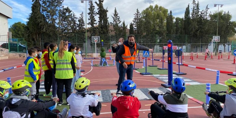 Los escolares de Albatera ponen en práctica la educación vial