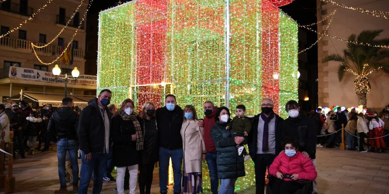 Albatera inició ayer la Navidad en una noche mágica