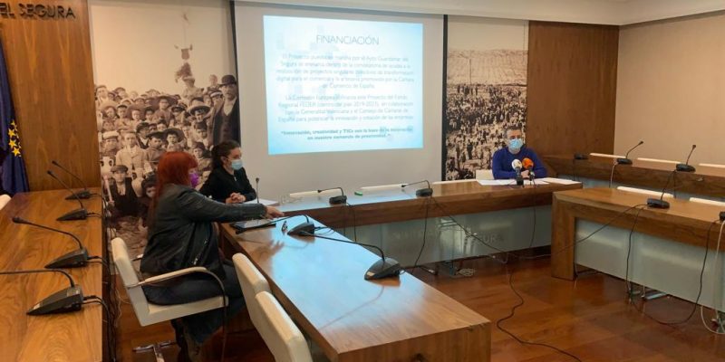 Presentan en Guardamar un proyecto sobre promoción comercial