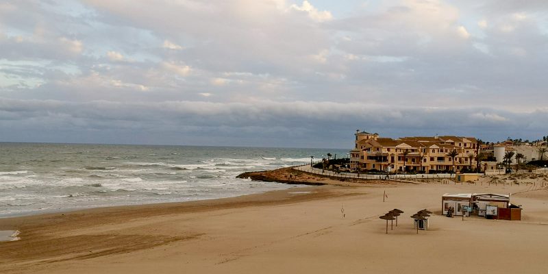 Orihuela cierra las playas el día de Navidad para evitar aglomeraciones