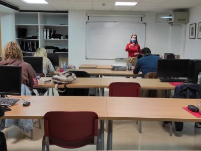 Cámara Orihuela inicia cursos de manejo de drones y monitores escolares