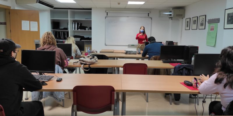 Cámara Orihuela inicia cursos de manejo de drones y monitores escolares