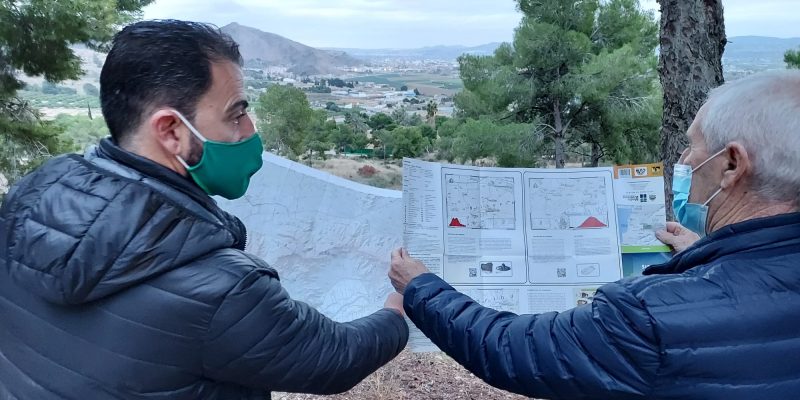 Orihuela edita un millar de ejemplares del mapa de la sierra