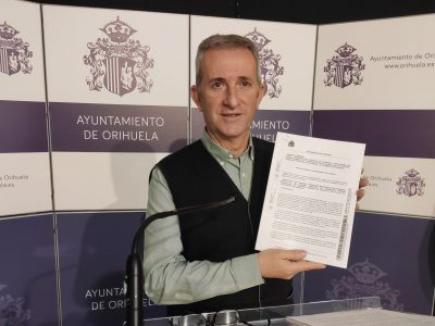 Orihuela presenta el proyecto para la ordenanza del servicio de taxis