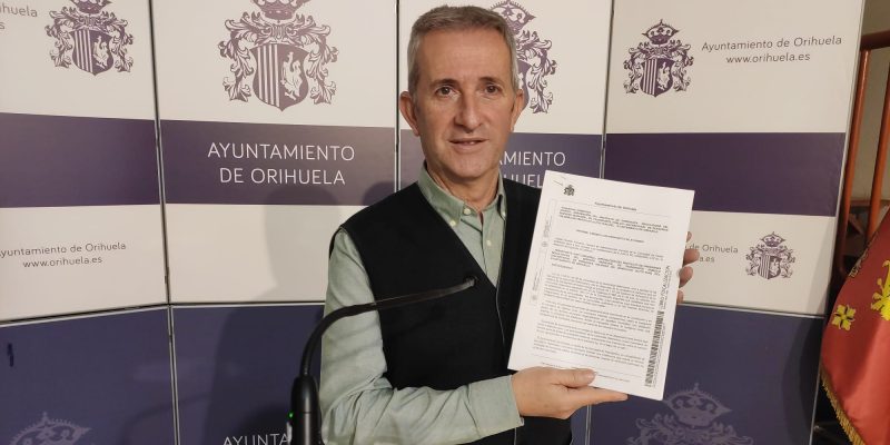 Orihuela presenta el proyecto para la ordenanza del servicio de taxis