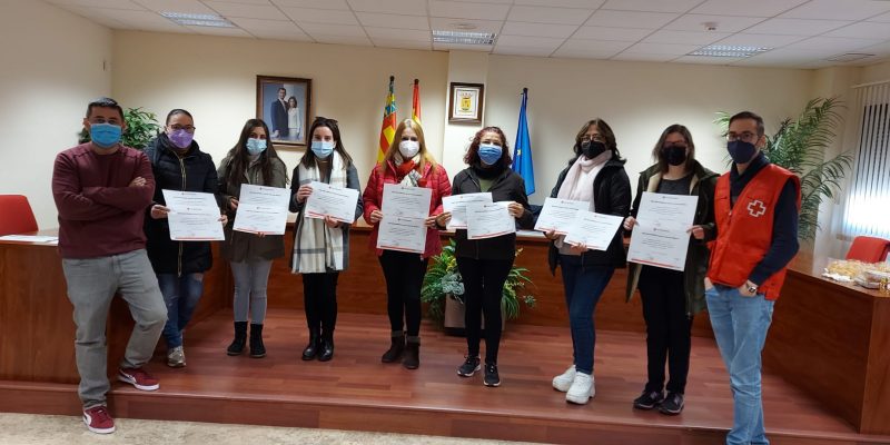 San Isidro entrega los diplomas de dos cursos impartidos por Cruz Roja