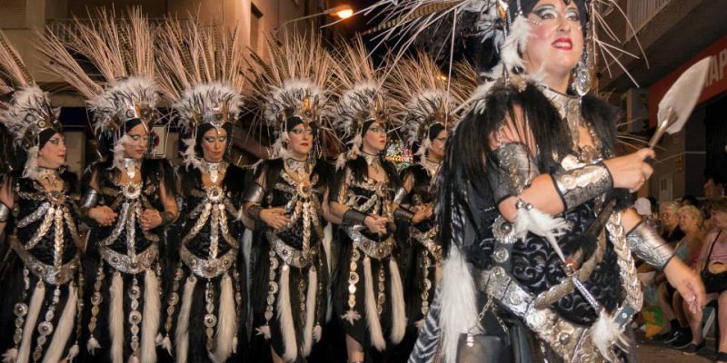 Rojales suspende el medio año festero de sus Moros y Cristianos