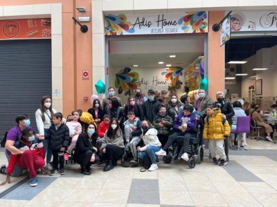 ADIS inaugura su tienda de artesanía solidaria en La Zenia Boulevard