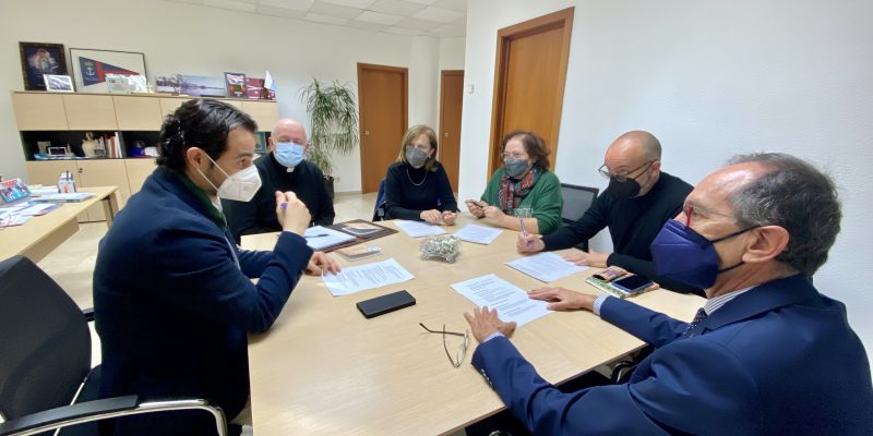 Reunión del alcalde de Torrevieja con la comisión del 50 aniversario del Sagrado Corazón