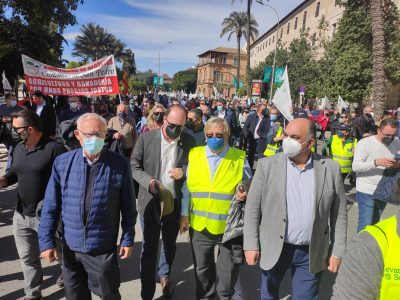 Orihuela apoya a los agricultores de Murcia en su manifestación