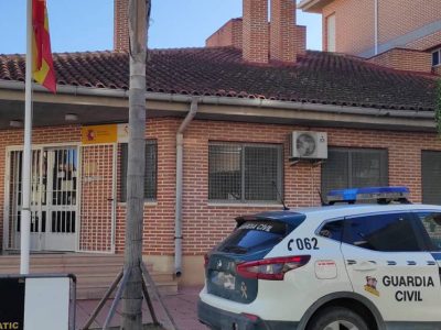 Investigan a un hombre por pinchar ruedas de vehículos en Los Montesinos