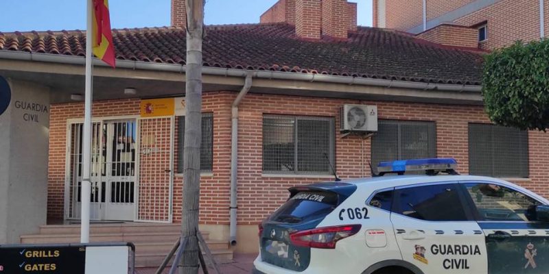 Investigan a un hombre por pinchar ruedas de vehículos en Los Montesinos