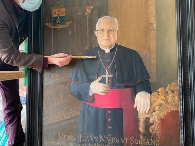 El retrato del Obispo Jesús Murgui forma parte ya del Museo de Arte Sacro