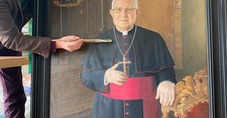 El retrato del Obispo Jesús Murgui forma parte ya del Museo de Arte Sacro